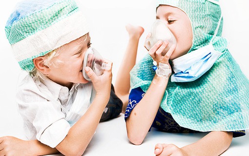 narkoswebben karolinska studio barn sjukhus sjukvård sjuk doktor patient syskon wille klara