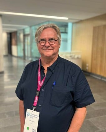 Alain Verloes, chef för klinisk genetik vid Robert Debré-sjukhuset, har blont, kort hår och bär runda glasögon.