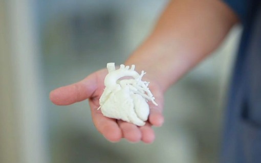 Kroppsdel i plast utskriven med 3d maskin på 3D center Karolinska 